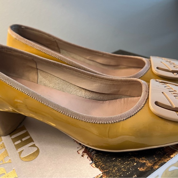 Salvatore Ferragamo Patent Leather Vintage Neutral Loafers/ Block Heels - Picture 2 of 9